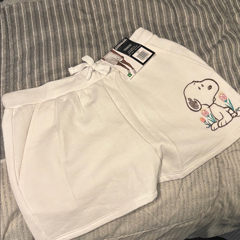 Peanuts White Pajama Set with Snoopy Design - Picture 3 of 8
